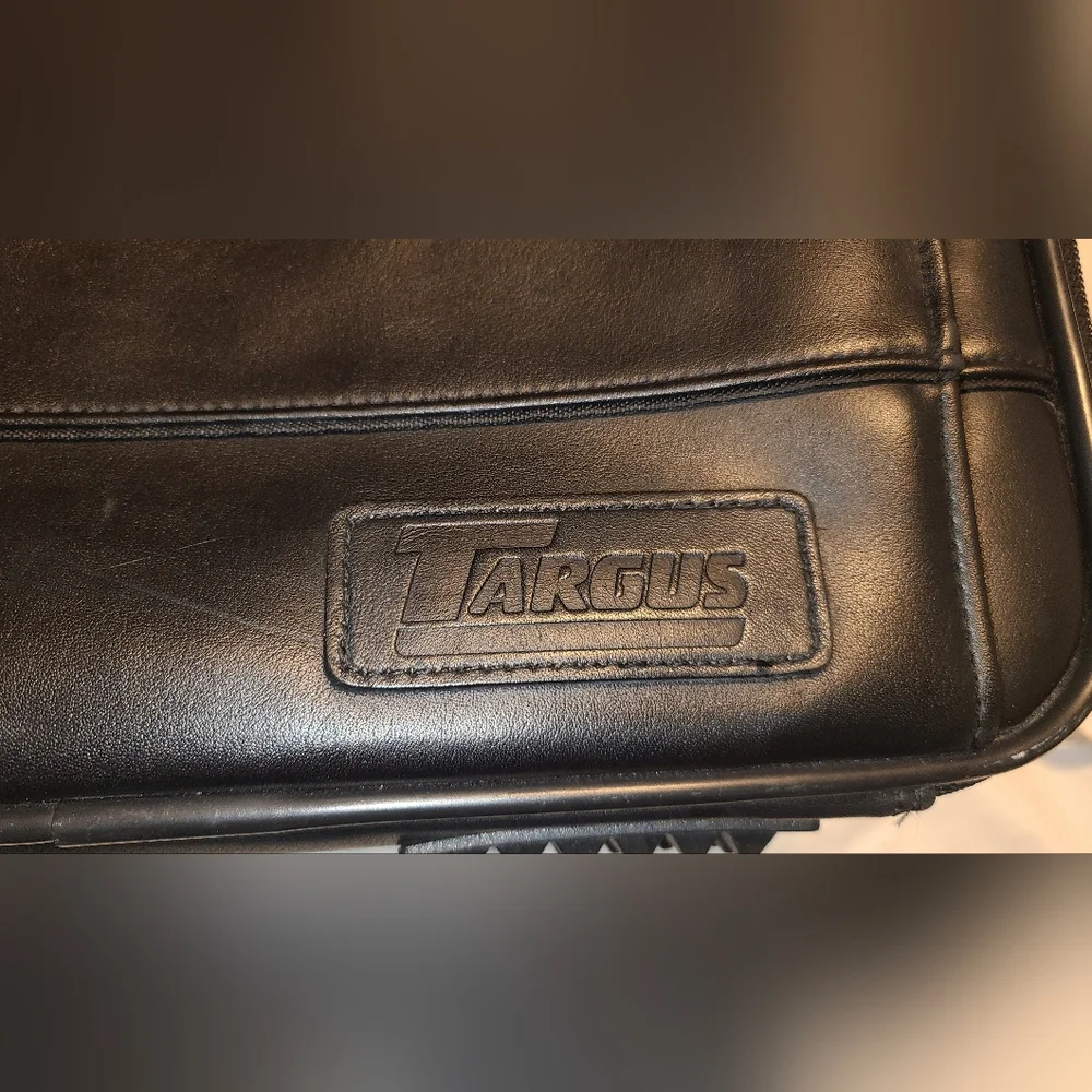 Targus CUN1 Leather Top Load Universal Laptop Briefcase Bag Black Case VGC USED